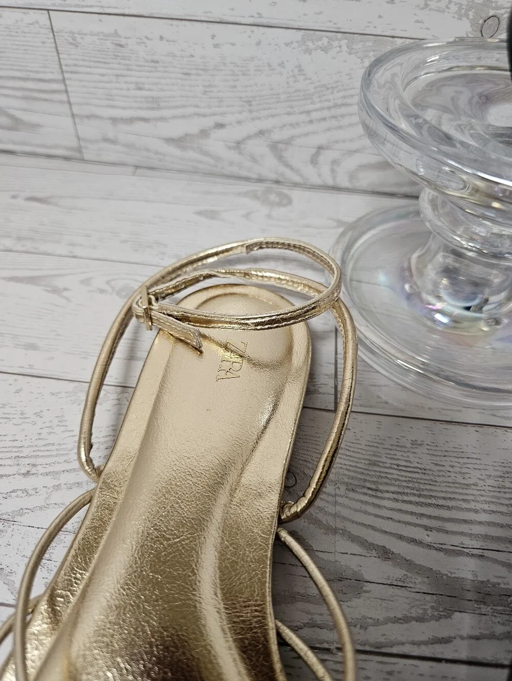 Zara Gold Metallic Strappy Flat Sandals Size 37 US 6.5 Thong Ankle Strap Minimal - Picture 4 of 7